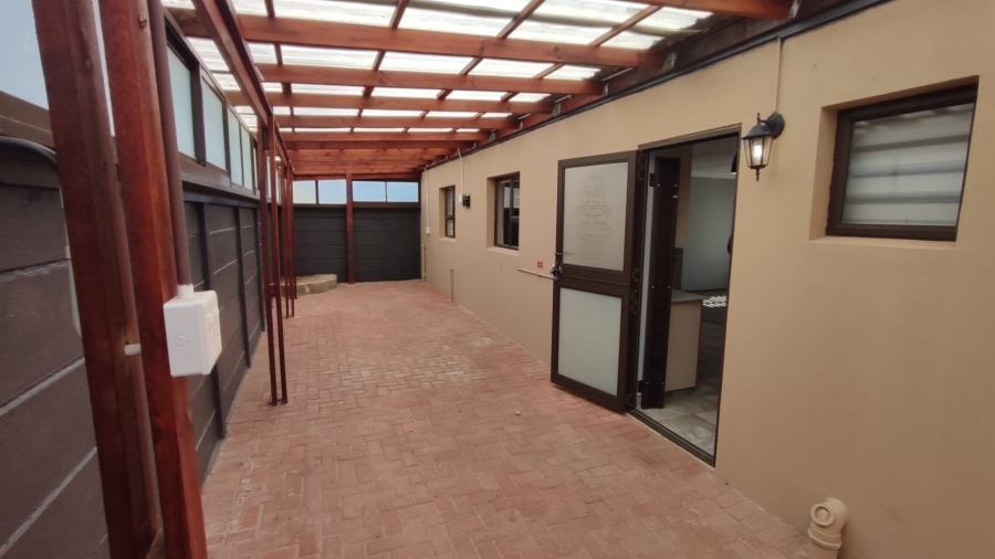 2 Bedroom Property for Sale in Stilbaai Wes Western Cape